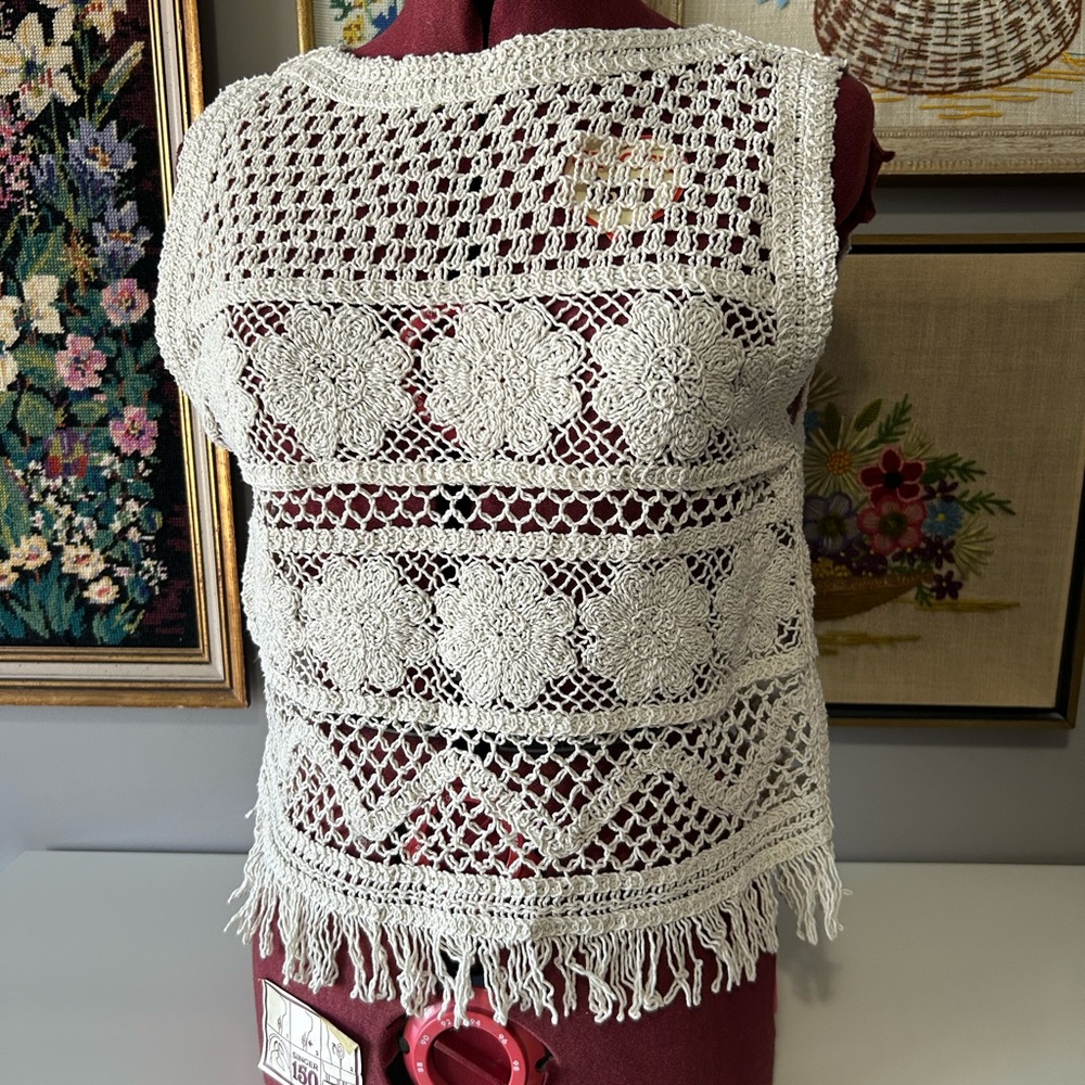 Woman’s crocheted top. Cream.